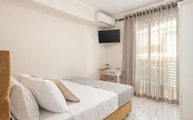 Elvira City Apartment
